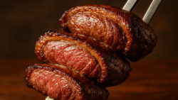 シュラスコの魅力を探る：南米伝統の直火焼き肉文化